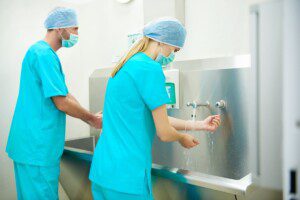 Requisitos essenciais para a água purificada e para injetáveis na indústria farmacêutica